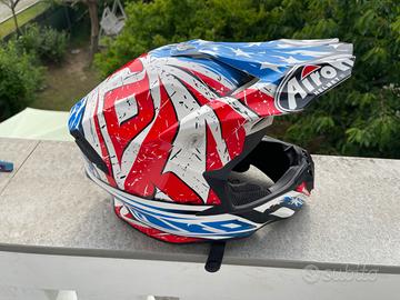 Casco airoh  + guanti abbinati