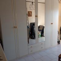 armadio con como' e specchio