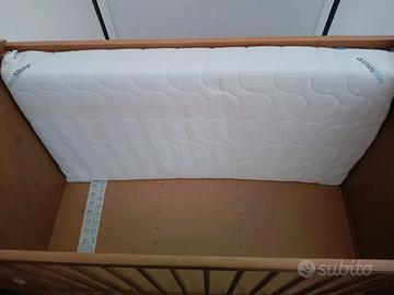 Lettino/culla bimbi/neonati in legno con materasso