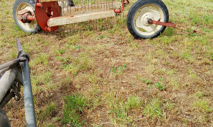 Ranghinatore a pettine trainato