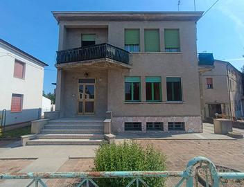 Casa indipendente di 255 m² con più di 5 locali e 