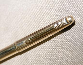 Penna no stilografica Parker a sfera laminata oro