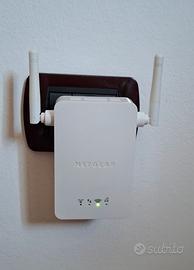 Ripetitori wifi Netgear WN3000RP e Tp-Link RE200