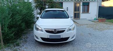 Opel Astra J 2011 