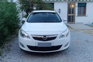 Opel Astra J 2011 