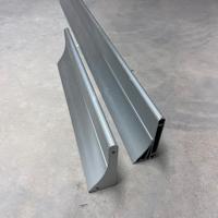 Mensole di alluminio rigato DRIADE