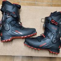 scarponi e sci alpinismo atomic backland 