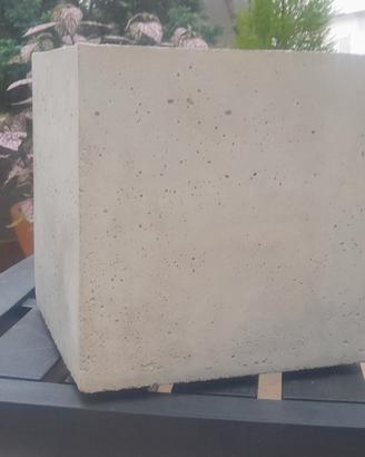 vaso quadrato  in cemento