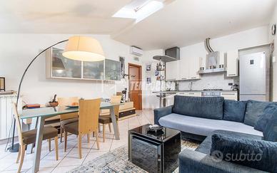 TRILOCALE CON POSTO AUTO