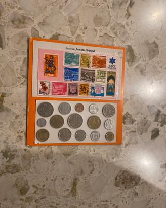 Set di monete e francobolli