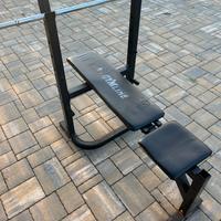 Panca piana con bilanciere