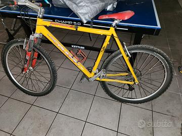 mountain byke in alluminio