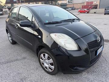 TOYOTA Yaris 1.0 5p Sol senza nessun lavoro da f