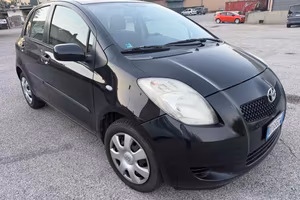 TOYOTA Yaris 1.0 5p Sol senza nessun lavoro da f