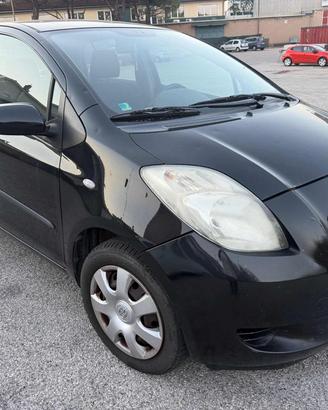 TOYOTA Yaris 1.0 5p Sol senza nessun lavoro da f