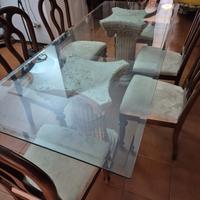 tavolo di cristallo con colonne romane 