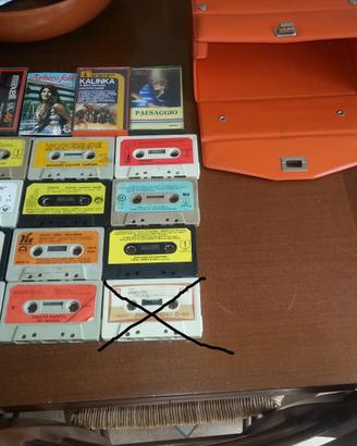 16MusicassettePiù1BorsaPortaMusicassetteArancioUsa