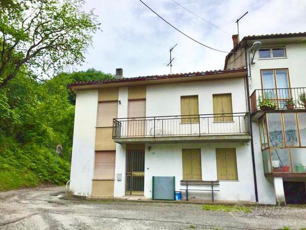 Casa affiancata con annesso rustico