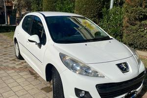 Peugeot 207 bianca 5 porte 1.4 tdi 70 cavalli