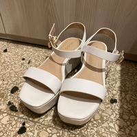 Sandali bianchi con zeppa Aldo