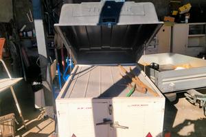 rimorchio per auto per animali