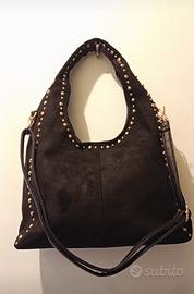 Borsa eco camoscio con borchie nera