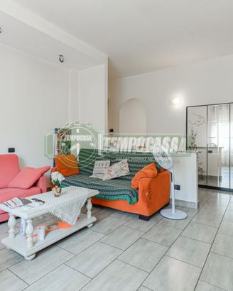 AMPIO TRE LOCALI CON BOX