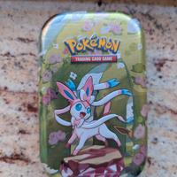 Mini Tin Pokémon Sylveon Evoluzioni Prismatiche