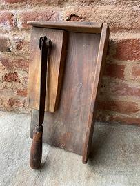 Taglia pane antico legno e ferro battuto