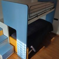 Letto a castello scorrevole con scale