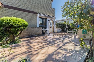 VILLA A SCHIERA A SUTRI