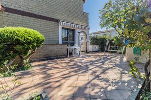 VILLA A SCHIERA A SUTRI