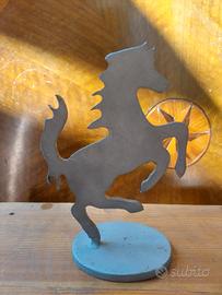 Cavallo Ferrari statua in ferro battuto 