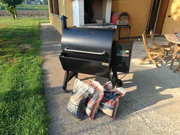 traeger pro 780 con ripiano, copertura e pellet 