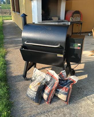 traeger pro 780 con ripiano, copertura e pellet 