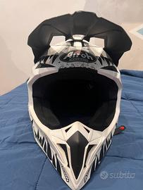 casco airoh con mascherina