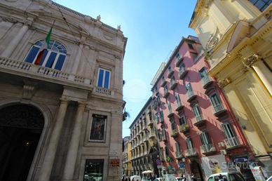 6 LOCALI A NAPOLI