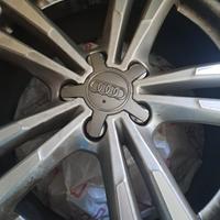 cerchi audi  5 fori 18 pollici  e 4 gomme