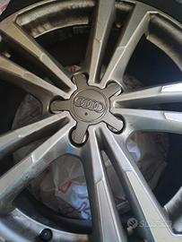 cerchi audi  5 fori 18 pollici  e 4 gomme
