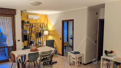 Libreria artigianale in ferro
