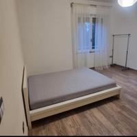 Stanza matrimoniale con balcone zona Cittadella