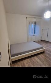 Stanza matrimoniale con balcone zona Cittadella