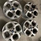 Cerchi in lega 15” Ford