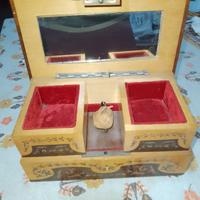 Antico carillon portagioie in legno con ballerina