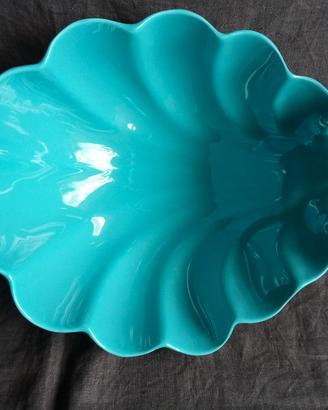 Vecchia grande ciotola a forma di conchiglia