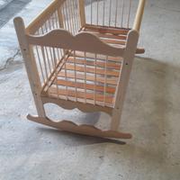 culla/lettino a dondolo in legno artigianale 