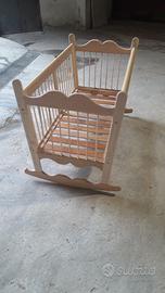 culla/lettino a dondolo in legno artigianale 
