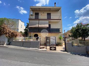 3 LOCALI A MARCELLINA