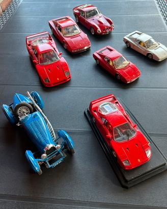 Modellini Ferrari e  uno Bugatti