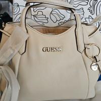 Borsa nuova Guess Color panna anche con tracolla